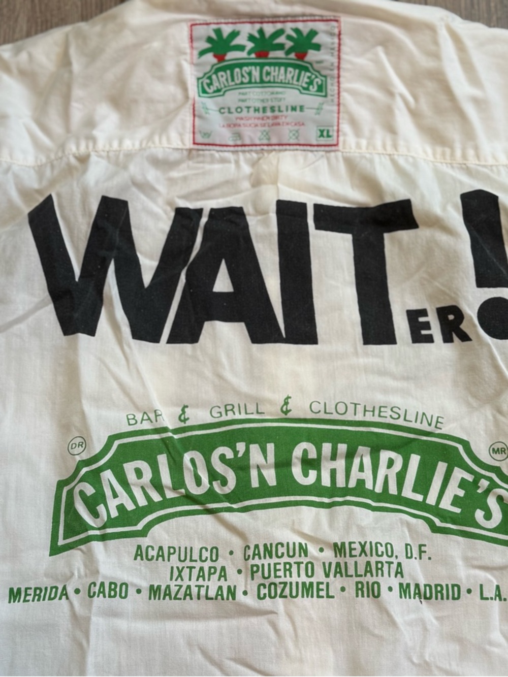 Vintage 90s Carlos'N Charlie's Shirt Mens XL Graphic Print Button S/S WAIT..er! - Picture 3 of 8